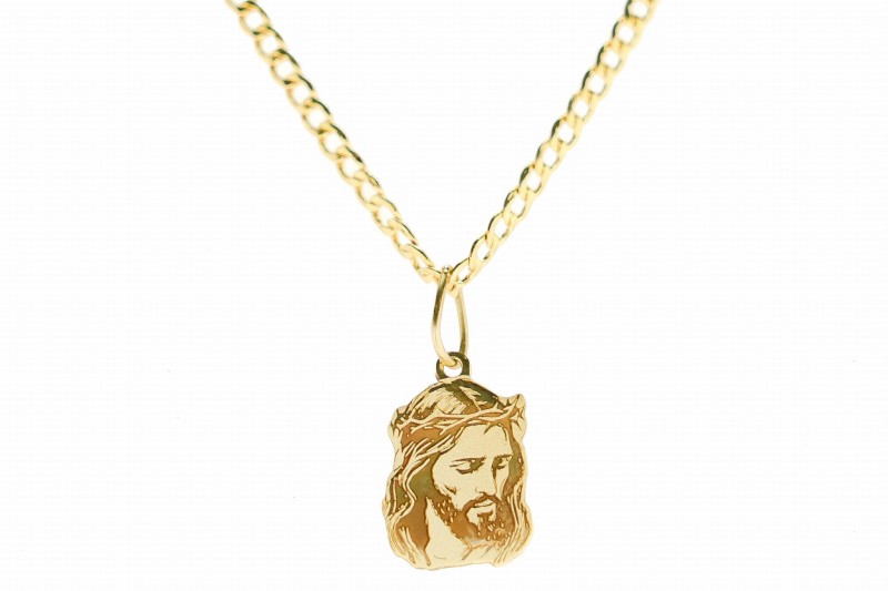 złoty medalik na chrzest.jpg